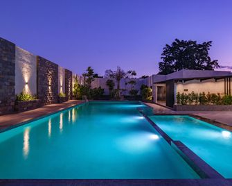 Hotel Santika Blitar - Blitar - Pool