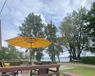 Lake Champlain Waterfront, Beach, Quiet Private Road - Plattsburgh - Patio