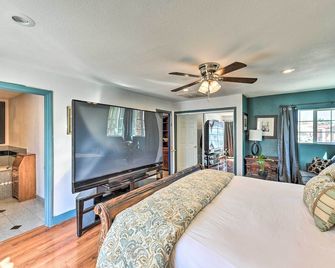 Elegant Home with Pool Table 3 Mi to Vegas Strip! - Las Vegas - Bedroom