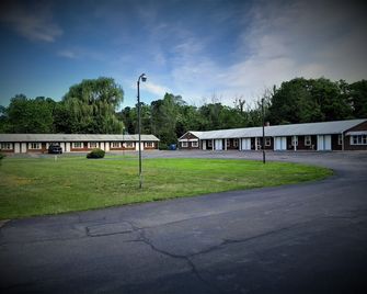 Peloke's Motel - Catskill - Building