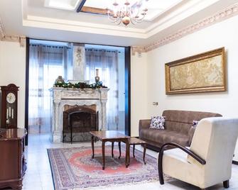 Old City Stylish 4br By Ahlan Hospitality - Nazaret - Pokój dzienny