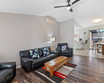 Tranquility Place Unit Unit 4, 12 Cypress Street - Evans Head - Sala de estar