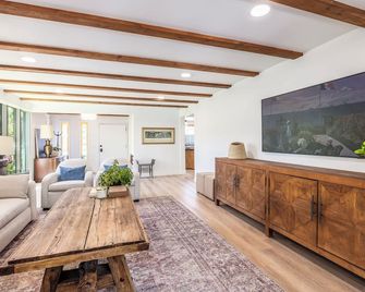 Skiers private retreat- sauna, fireplaces, hot tub - Holladay - Living room