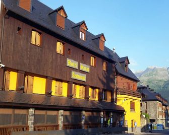Hotel Sarao 3000 - Escarrilla