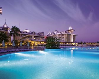 سايد ستار ريزورت - ألتربسعر امل جميع الخدمات - سيد - حوض السباحة