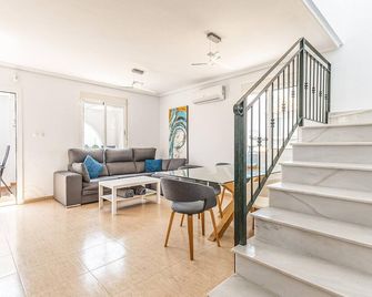 Pet Friendly Home In Avileses - Gea y Truyols - Sala de estar