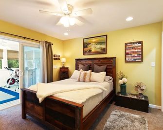 Come relax yourself a while - Mechanicsville - Bedroom