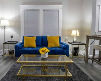 Modern 1 bedroom 1 bath apartment - Anderson - Huiskamer