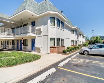 Motel 6 Chicago Ohare - Schiller Park - Schiller Park - Building