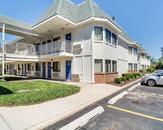 Motel 6 Chicago Ohare - Schiller Park - Schiller Park - Building