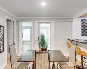 Fully Renovated Home about 1 Mi to Downtown Hammond! - Hammond - Dining room