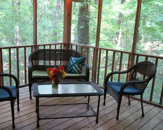 ATypical Cabin in Clifftops VRBO #891120 family & dog friendly - Monteagle - Balcony
