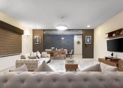 Bkt Cribs - Apartments & Suites - Abudża - Pokój dzienny