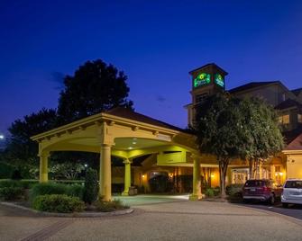 La Quinta Inn & Suites by Wyndham Charlotte Airport South - Charlotte - Byggnad