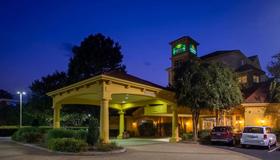 La Quinta Inn & Suites by Wyndham Charlotte Airport South - Charlotte - Bâtiment