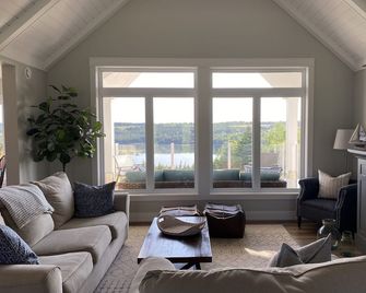 Riverbend Escape - Waterfront Home. - Stanley Bridge - Sala de estar