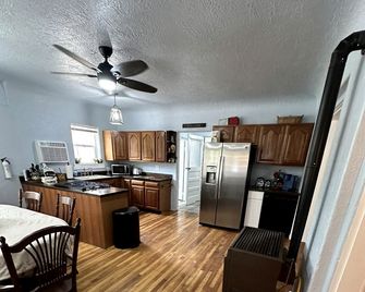 Ash Creek Canyon Mining Cabin Chrysotile Arizona - Globe - Cucina