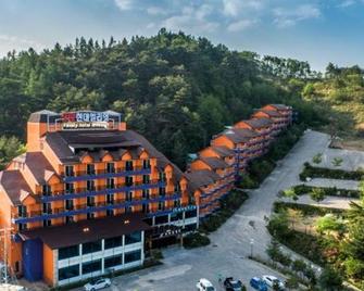 Hyundai Elliot Hotel and Resort - Pyeongchang - Building