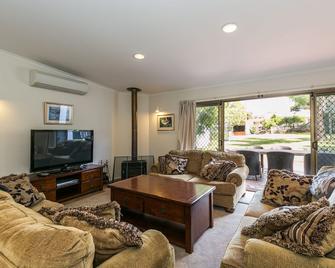 Beachfront Cottages Torquay - Torquay - Living room