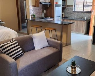 Hush Guest House - Swartklip