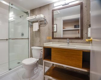 Monte Carlo Inn Airport Suites - Mississauga - Bedroom