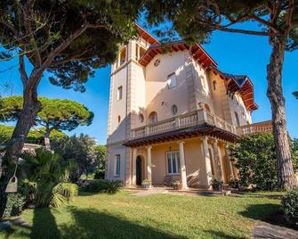 Villa Antonia - Sant Vicenç de Montalt - Toà nhà