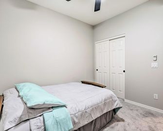 4 Mi to Peoria Sports Complex: Family Home w/ Pool - Glendale