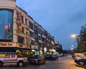 OYO 90428 City Times Inn Hotel - Seri Kembangan - Edificio