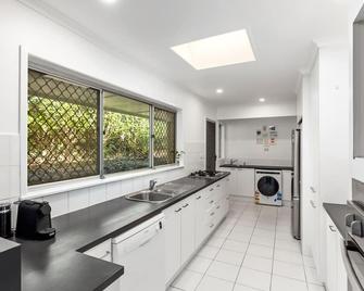 Stylish Home In Fig Tree Pocket Near Lon - Brisbane - Kitchen