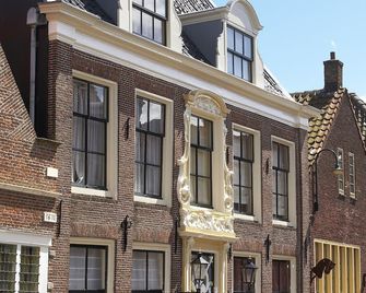 Suitehotel Posthoorn - Monnickendam - Building