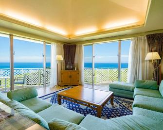 The Southern Links Resort Hotel - Yaese - Living room