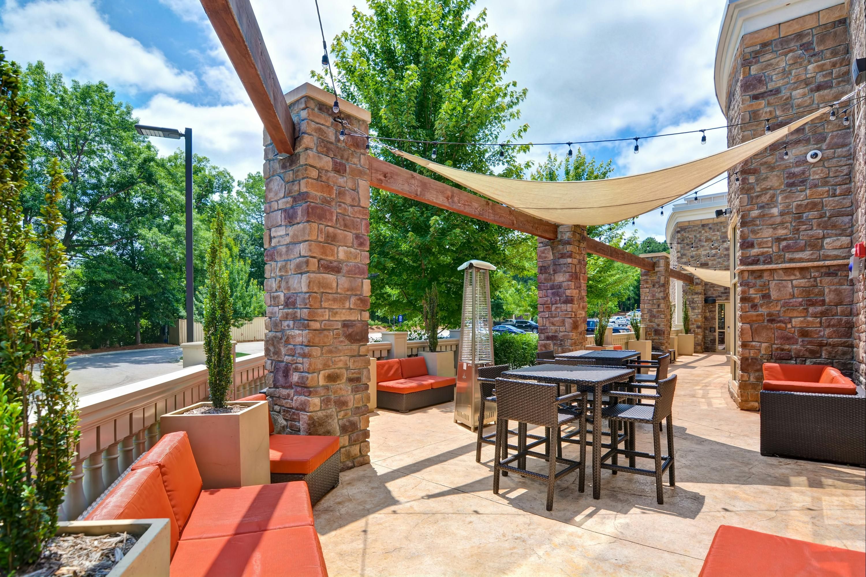 Hampton Inn & Suites Raleigh/Crabtree Valley - Raleigh - Patio