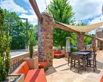 Hampton Inn & Suites Raleigh/Crabtree Valley - Raleigh - Patio
