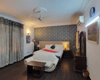 Cosy Vista Guest House - Karachi - Bedroom