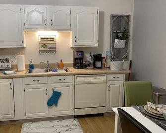 Cozy Apartment (sleeps 6) - Kodak - Cocina