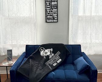 Awesome Benedictine Theme And in Your Bu - Atchison - Living room