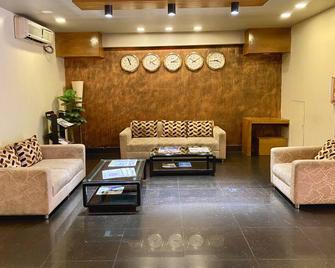 Quality Inn - Dhaka - Living room