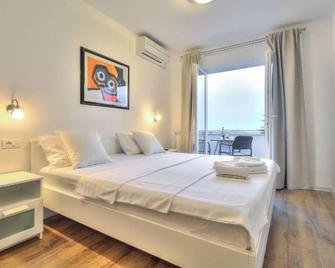 Villa Gloria - פורץ' - חדר שינה