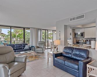 Hawk's Sea Nest - Siesta Key - Living room