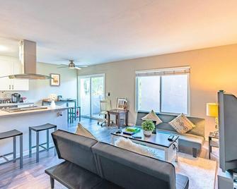 Entire Private 2-Bedroom Condo w Pool & Free Parking, Available Now - San Diego - Kitchen