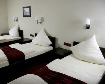 Bh Hotel Hamburg - Skopje - Bedroom
