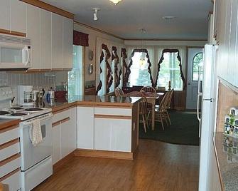 Charming Lakeside Cottage - Newaygo - Cocina