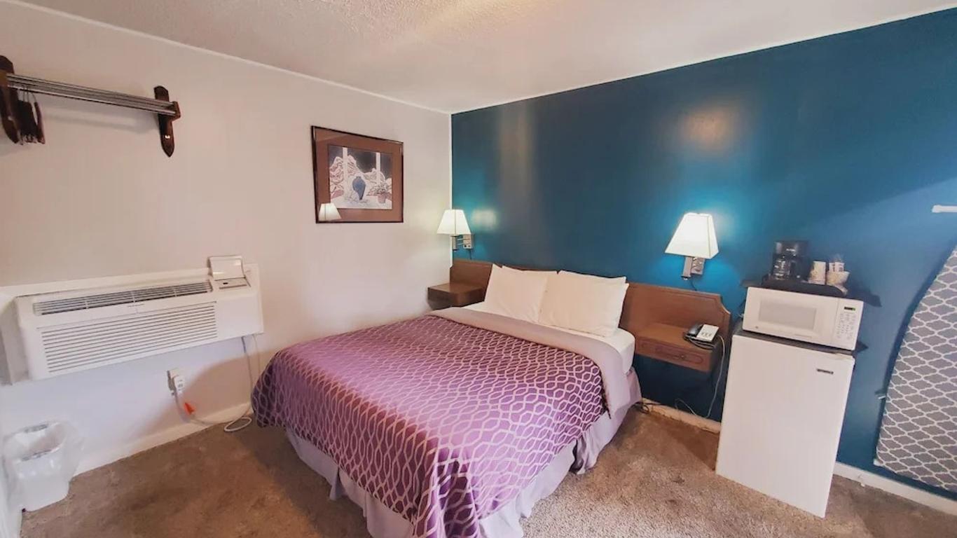 Holiday Lodge Motel