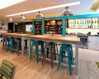 Premier Inn Man Airport (Ft) North - Hale (Trafford) - Bar
