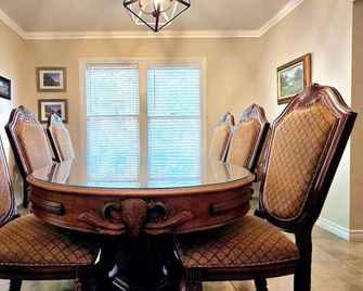 Craftsman by Downtown Uvalde - Uvalde - Comedor