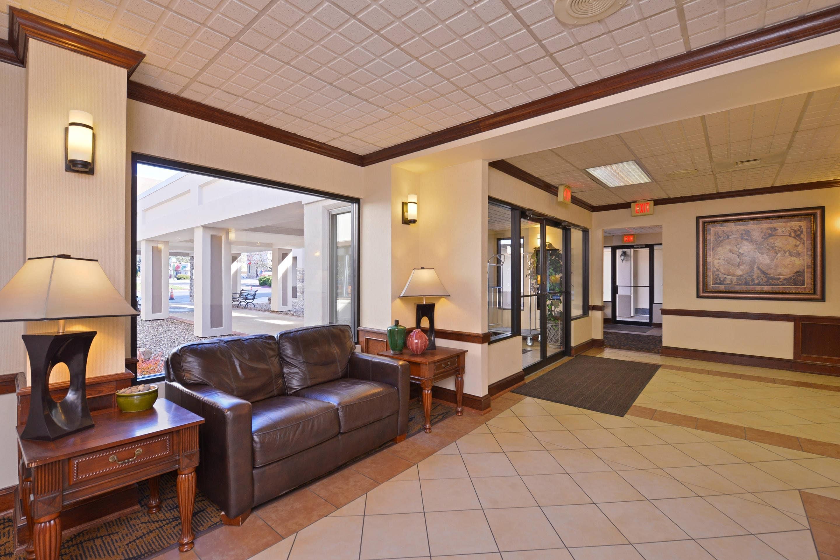 Quality Inn & Suites - Williamsport - Lobby