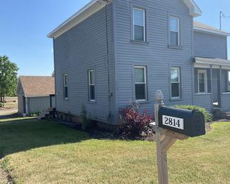 Palomino Upper level Farm House near Village, - Baldwinsville - Edificio
