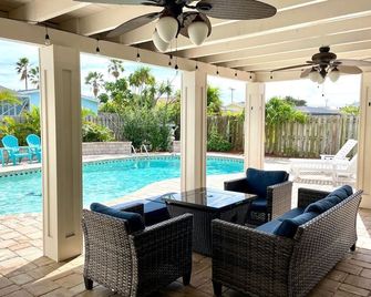 Coastal Getaway-Heated Pool-Walk to Beach - Indian Harbour Beach - Pool