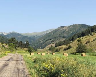 Charming renovated village house Camurac Aude Ariège Ax Pyrenees resort view - Camurac - Outdoor view