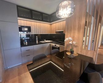 Glamorous Apartment in Budapest Hungary - Budapest - Kitchen